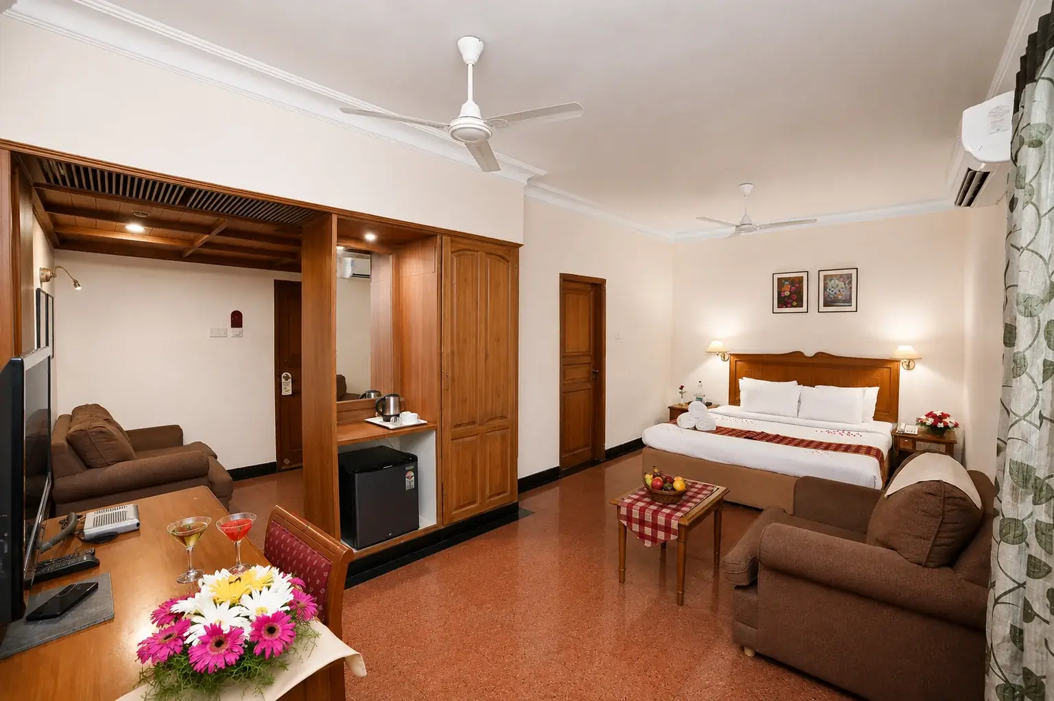 Captain Suite Details